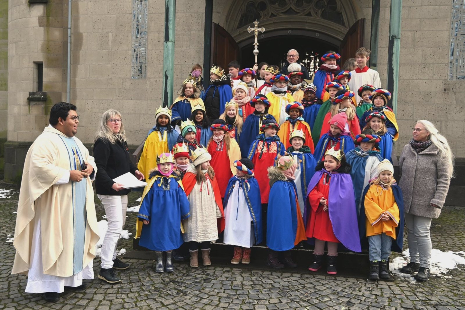 Nach dem Sternsingergottesdienst am 12. 1. 2025 (c) M. Haschke